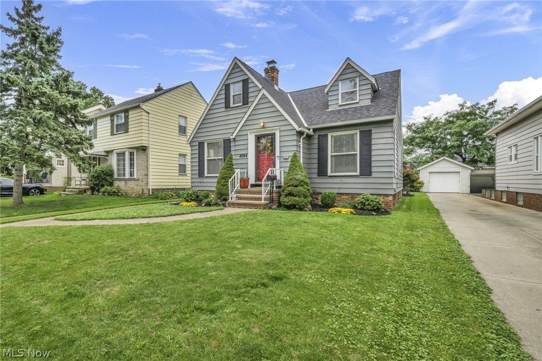 4044 W 157th Street
