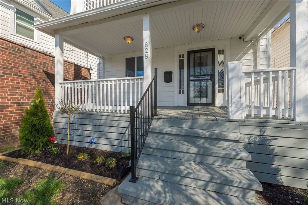 Photo of 828 W 11th Street, Lorain, OH 44052 (MLS # 5198274)