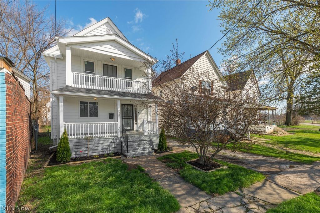 Photo of 828 W 11th Street, Lorain, OH 44052 (MLS # 5198274)