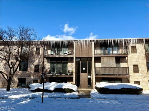 16410 Heather Lane Unit F102, Middleburg Heights, OH 44130 - #: 5093997