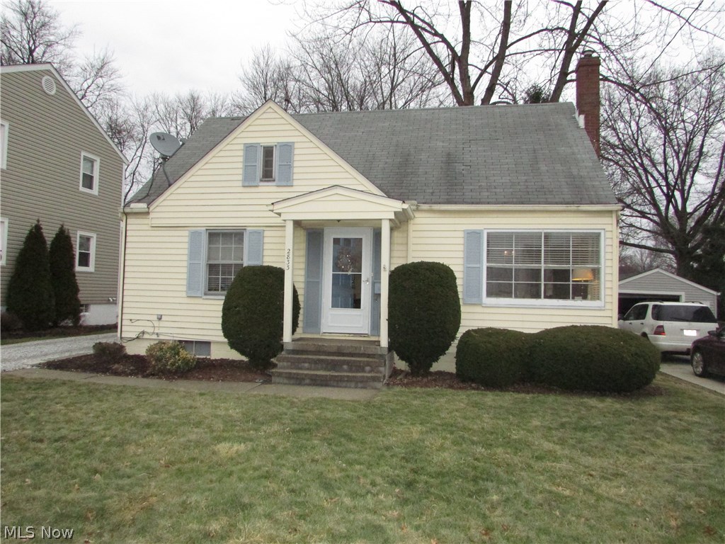 A very nice cape cod with a finished basement. This cape has an oversized kitchen and formal dining room. A large living room has large windows with plenty of natural sunlight. The whole second floor is a master bedroom.
The family/rec room in the lower level is 22x12 with a bar. Each bedroom is nice sized. There is a garage, and plenty of room to play in the back yard. This home is very near to Lions Park, schools, and so much more.