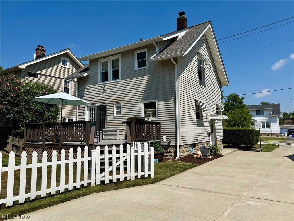 Photo of 5120 Oakmont Drive, Lyndhurst, OH 44124 (MLS # 5225404)