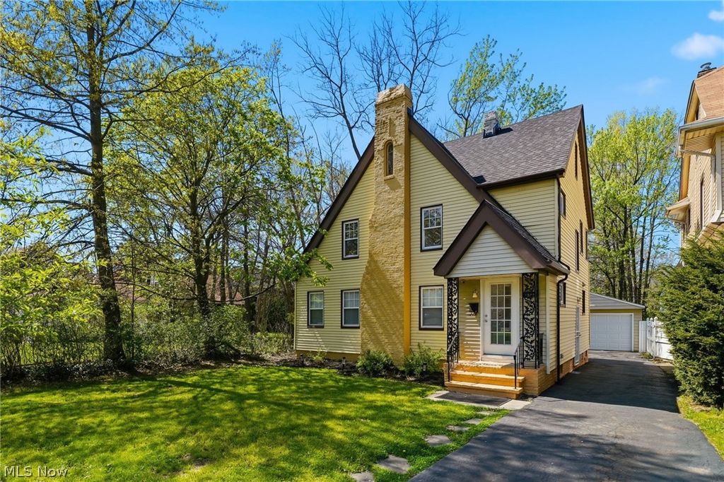 Photo of 1068 Nela View Road, Cleveland Heights, OH 44112 (MLS # 5206601)