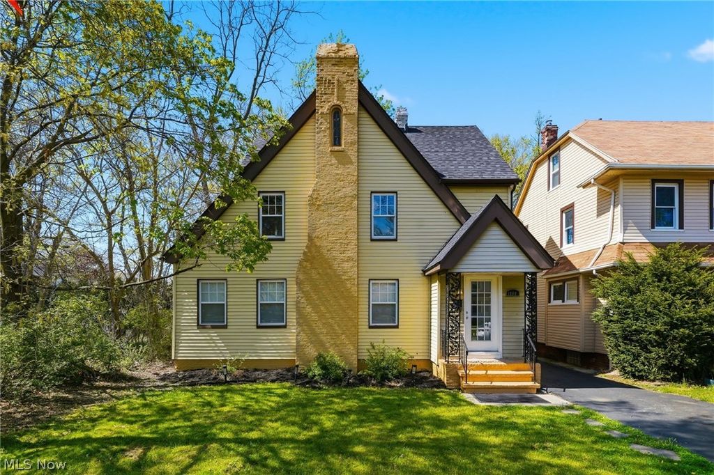 Photo of 1068 Nela View Road, Cleveland Heights, OH 44112 (MLS # 5206601)