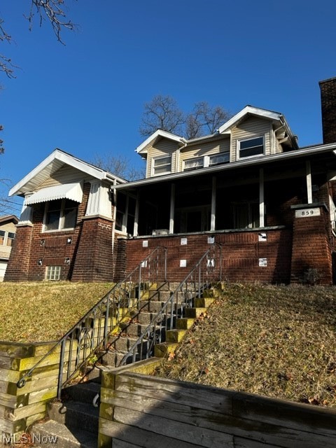 This is a great opportunity to own a 3 unit rental in Akron! Check it out today!
