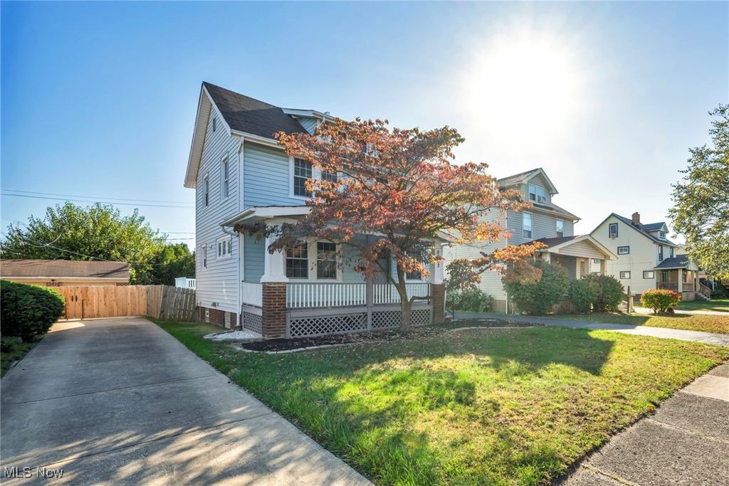 Photo of 9302 Park Heights Avenue, Garfield Heights, OH 44125 (MLS # 5178812)