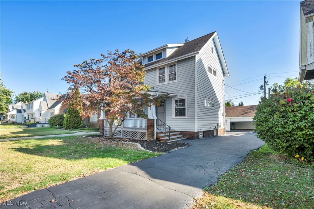 Photo of 9302 Park Heights Avenue, Garfield Heights, OH 44125 (MLS # 5178812)