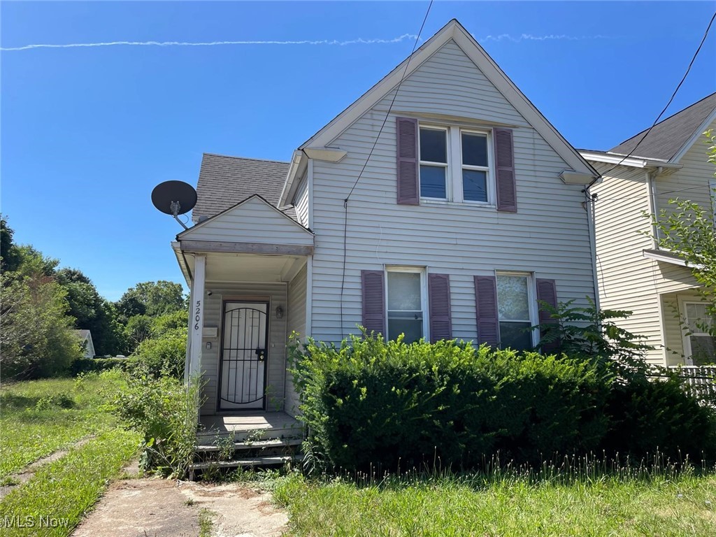 Ready to rehab. Investors check out this SF, 3+1 colonial. North Broadway near I-77. Sold as is. Buyers contact your own Realtor to make inquiries, view property and make a formal offer. Seller will not accept sight unseen offers. No assignments, wholesaling, seller finance or subject to offers. No text, phone or eamil offers from non-agents. Listing agent has no knowledge of property conditions and makes no representations of condition.
