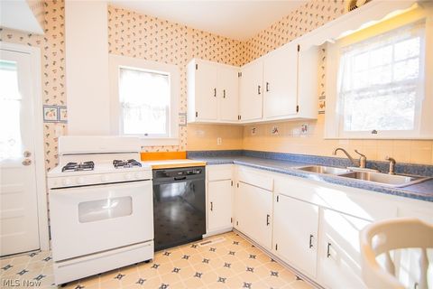 Tiny photo for 1612 24th Street, Parkersburg, WV 26101 (MLS # 5203111)