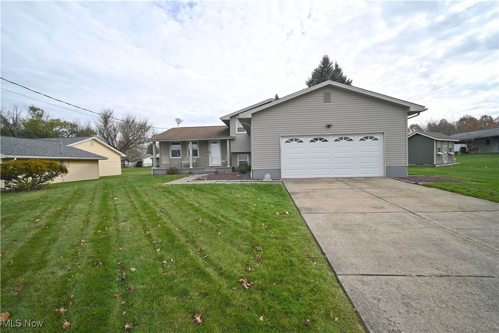 Photo of 5560 Madrid Drive, Austintown, OH 44515 (MLS # 5180233)