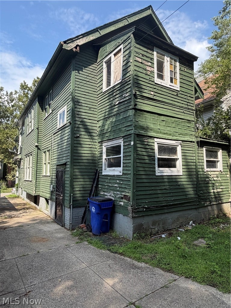 621 E 128th Street