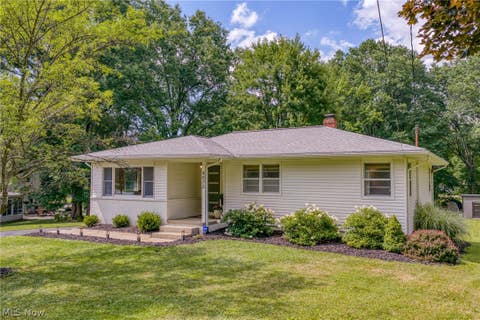 Homes For Sale - 4072 Leewood Road<br/> Summit County, Stow, OH 44224