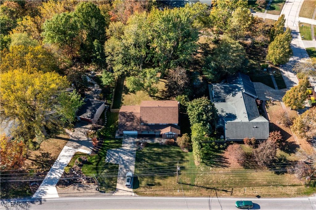 Photo of 1711 Gulf Road, Elyria, OH 44035 (MLS # 5164301)