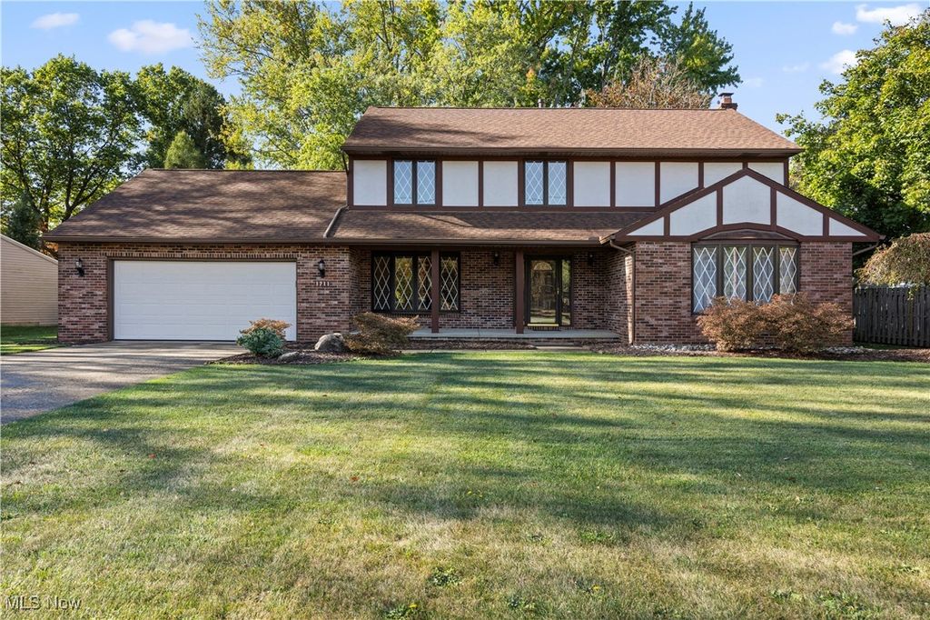 Photo of 1711 Gulf Road, Elyria, OH 44035 (MLS # 5164301)