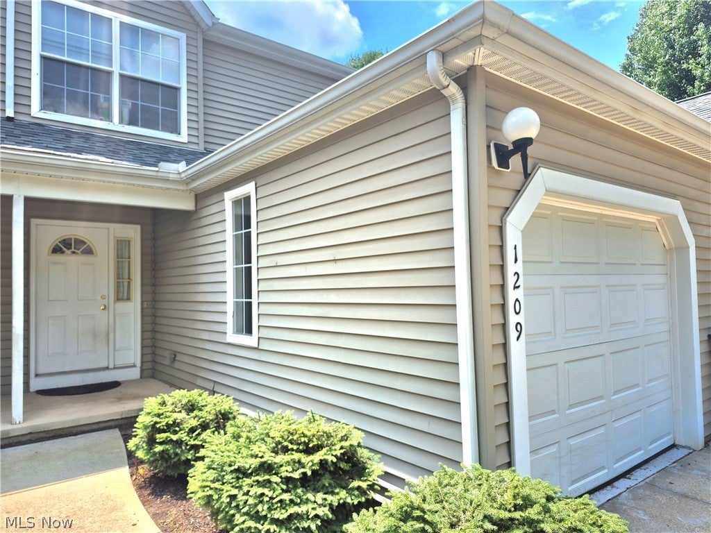 1209 Summerfield Lane NE