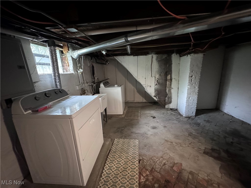 Cleveland, Ohio 44113, United States, 2 Bedrooms Bedrooms, ,1 BathroomBathrooms,Residential,Active,239304