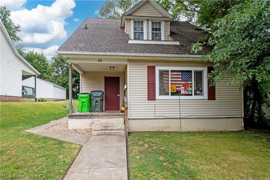 Nice upstairs/downstairs duplex.  Both longer term tenants, both would like to stay but both are month to month.  Parking in front of the home or off alley from behind the home.  Utilities are all paid by tenants.  Landlord is responsible for mowing.