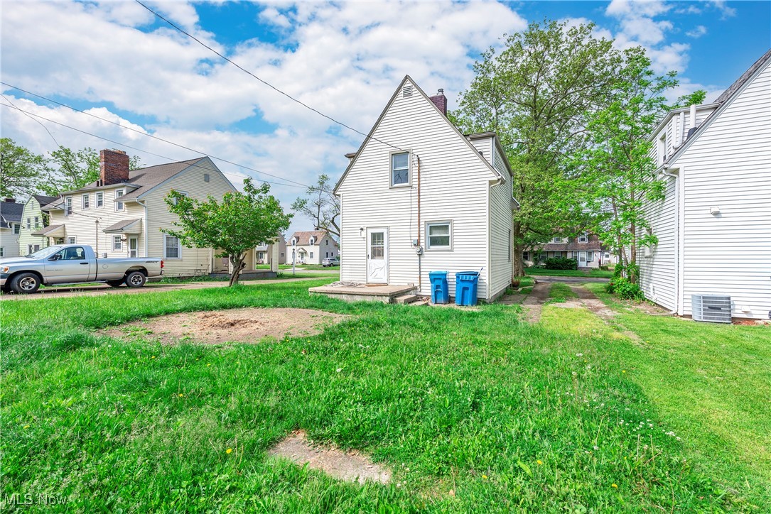 423 Kansas Avenue, Lorain, Ohio image 32