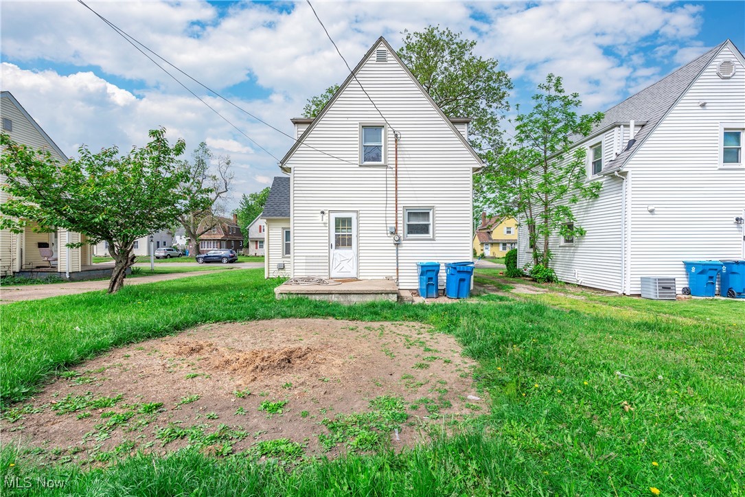 423 Kansas Avenue, Lorain, Ohio image 33