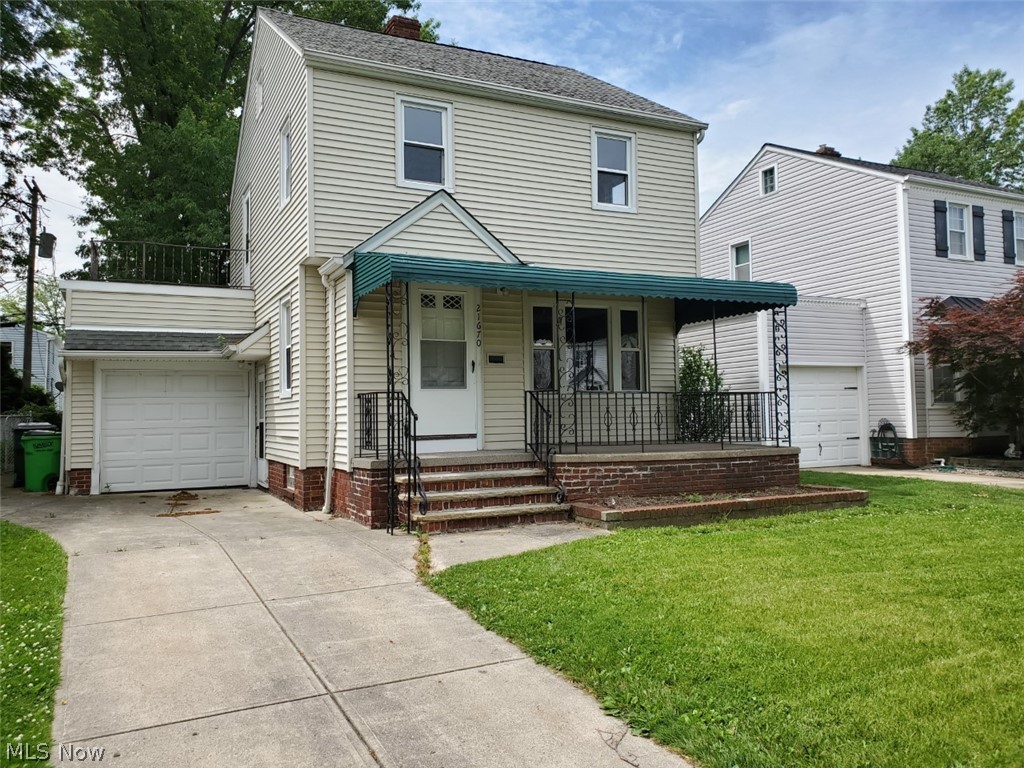 Totally remodeled 3/4 bedroom colonial. Great starter or family home. Move Right in. Kitchen and bathroom updated. New floorings and freshly painted. Super sharp interior. Newer windows. Family room addition in rear with new laminate flooring. Vinyl siding for maintenance free living. Great Rec. Room in basement. 2 separate finished areas. New custom kitchen with plenty of cabinets. Huge living room with gas fireplace. Popular grey tones with white trim work throughout.
1 car attached garage for convenience and easy access. All new fixtures and hardware throughout home. Near Euclid high school and Memorial Park. Convenient to freeway and close to downtown. Enjoy !