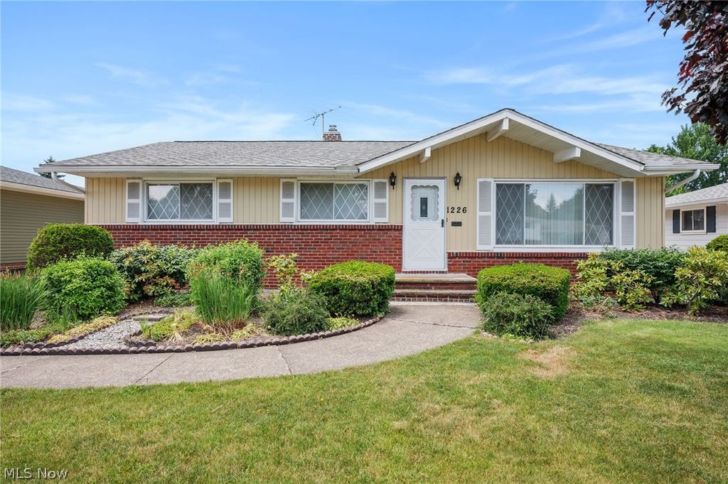 Photo of 1226 Golden Gate Boulevard, Mayfield Heights, OH 44124 (MLS # 5218704)