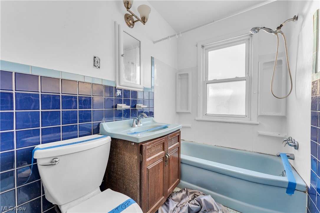 Larchmont Improv Cos Re - Residential