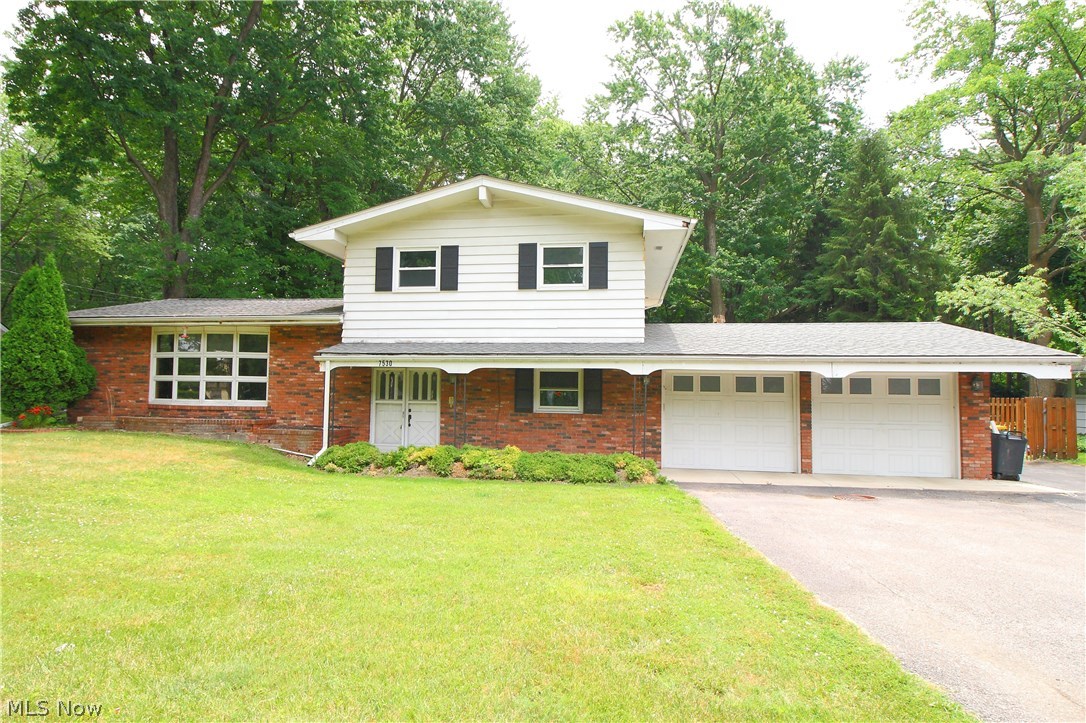 Welcome Home to this great location in Mentor. Nice sized rooms, large .68 backyard for everyone to enjoy. Just a little TLC needed for this wonderful home. Don't miss this opportunity to build some sweat equity!