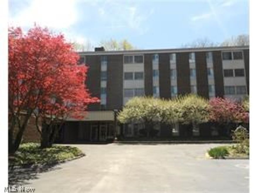 Maintenance free, resort living!  Affordable 2 bedroom and 2 full bath condo has an open floor plan.  Combination dining and living room with slider to the 3 season sun room.  Bright eat in kitchen features newer appliances.  Master bedroom has walk in closet and full bath with walk in shower.
Garage space #40, community amenities include heated pool, exercise room, guest suites, clubhouse, bocce ball/shuffleboard court, and more.  Monthly maintenance fee includes ALL utilities even cable!