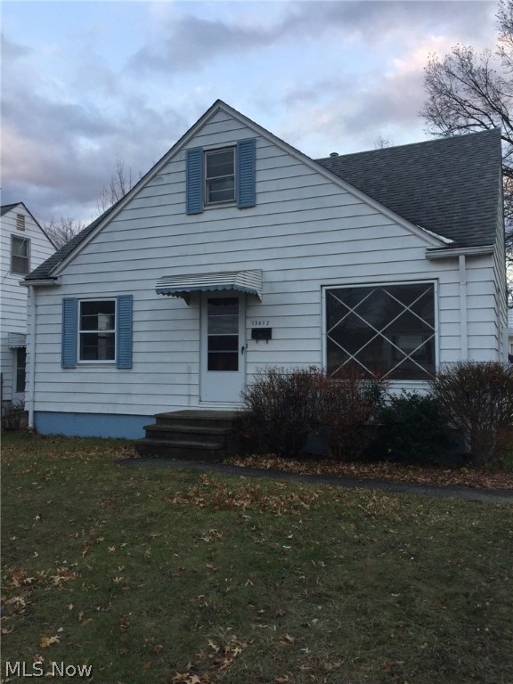 13412 York Blvd, Garfield Heights, Ohio 44125 -- Spacious 3 bedroom 2 bathroom bungalow home!
$875 rent / $875 deposit
$25 application fee per adult
1-2 pets OK with additional deposit
NO CMHA / NO SEC 8!
Come and see this 3 bedroom 2 bathroom home that has hardwood flooring throughout! Home has central air conditioning, partially fenced in backyard that is private and has 1 car detached garage with tons of storage space! 2 bedrooms are located on the 1st floor of the home, one of the full bathrooms is located by the first floor bedrooms and has vinyl flooring and tub/shower combo, storage vanity, and also has linen storage space! Large living room opens to the kitchen that has an eat in area and offers stove/fridge provided for the tenant to utilize! Eat in area overlooks the backyard and has lots of natural light coming in. Basement is unfinished but offers washer/dryer hook ups and storage. 2nd floor offers 3rd bedroom and a full bathroom (older style bathroom that is