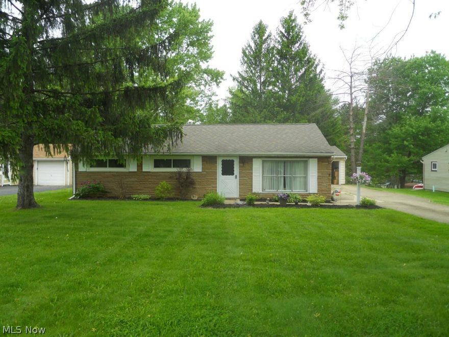 Come visit this large spacious remodeled Glenwood Acres ranch style home. This home features the following: New kitchen cabinets,counter tops and floor- 3 years. Roof- 6 years. Gas ventless fireplace & mantle- 2 years. Furnace- 1 year. C/A - 1 year. Windows- 6 years. Home has a fresh modern decor and a neutral color palate. A large Laundry Room is conviently located off the remodeled kitchen. And the Living room is casual and yet sophisticated due to the modern ventless fireplace. Family room is off the Dining Room and has a access door to the backyard.