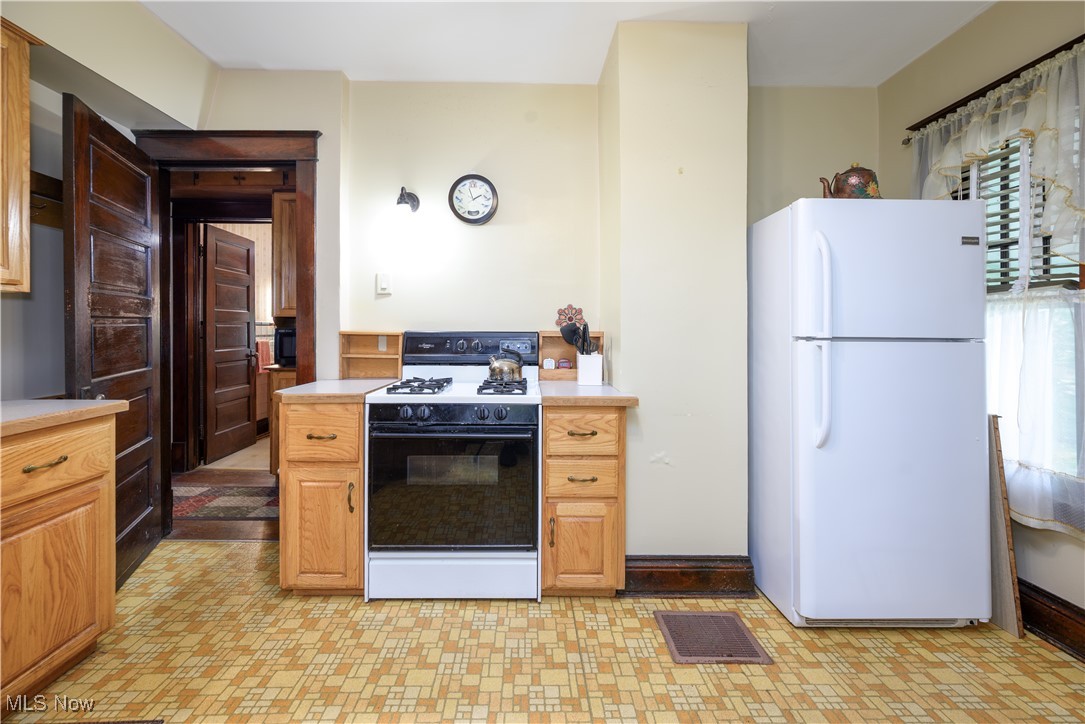 Alliance, Ohio 44601, United States, 3 Bedrooms Bedrooms, ,2 BathroomsBathrooms,Residential,Contingent,206026