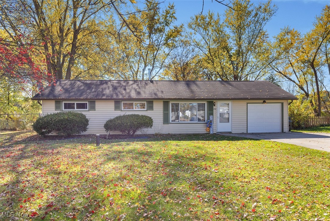 Welcome Home!  Fresh, airy and as cute as can be.  One floor living at it's finest.  Come check out this fabulous 3 bedroom home and make it yours.  Laundry, attached garage, pool, beautiful fenced in backyard, large patio to enjoy morning coffee.  Come see why you can easily fall in love with this home.  
Move right in or keep it as a short-term / mid-term rental.
