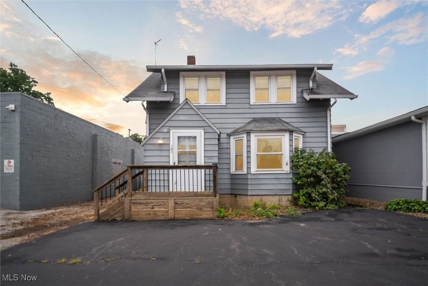 Great opportunity for a business in a "special commerce district"! Highly desirable location, close to all amenities, schools, medical facilities, restaurants, shopping, and more - Schedule your virtual or in person to work today!