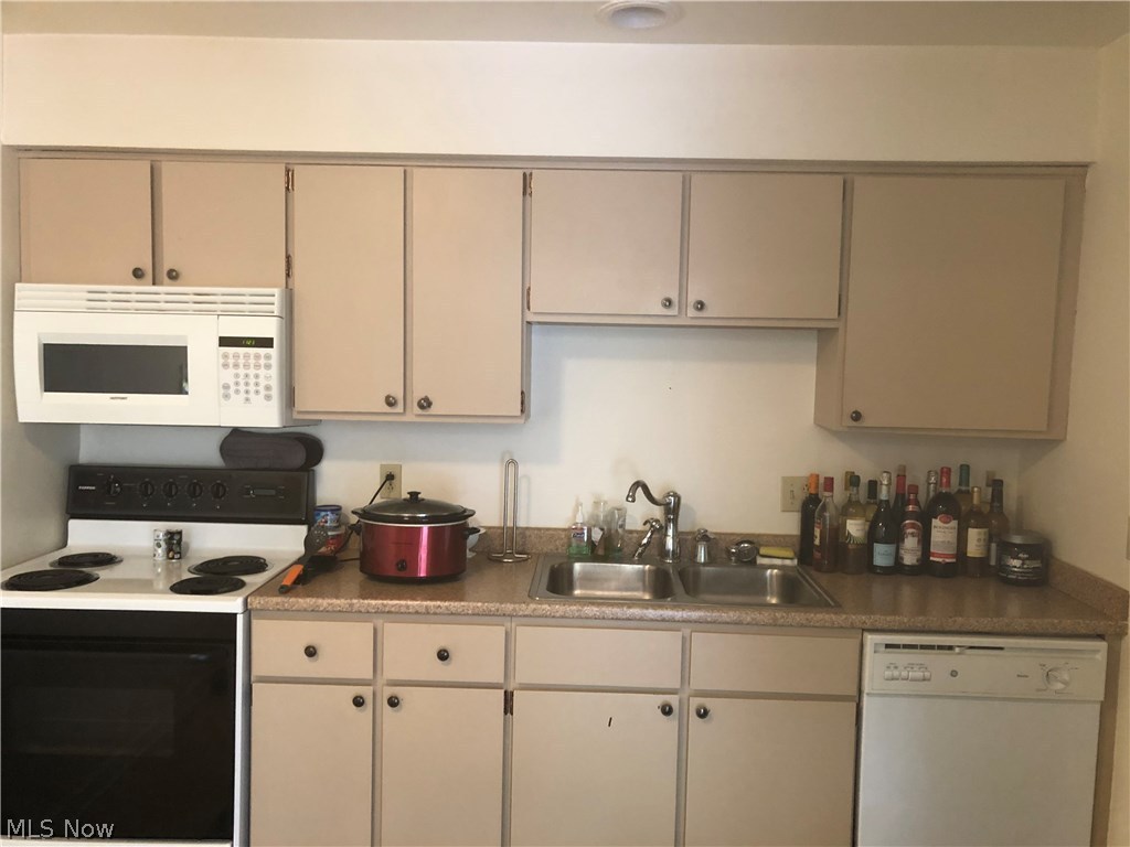 Versailles At Hudson Condo - Residential Lease