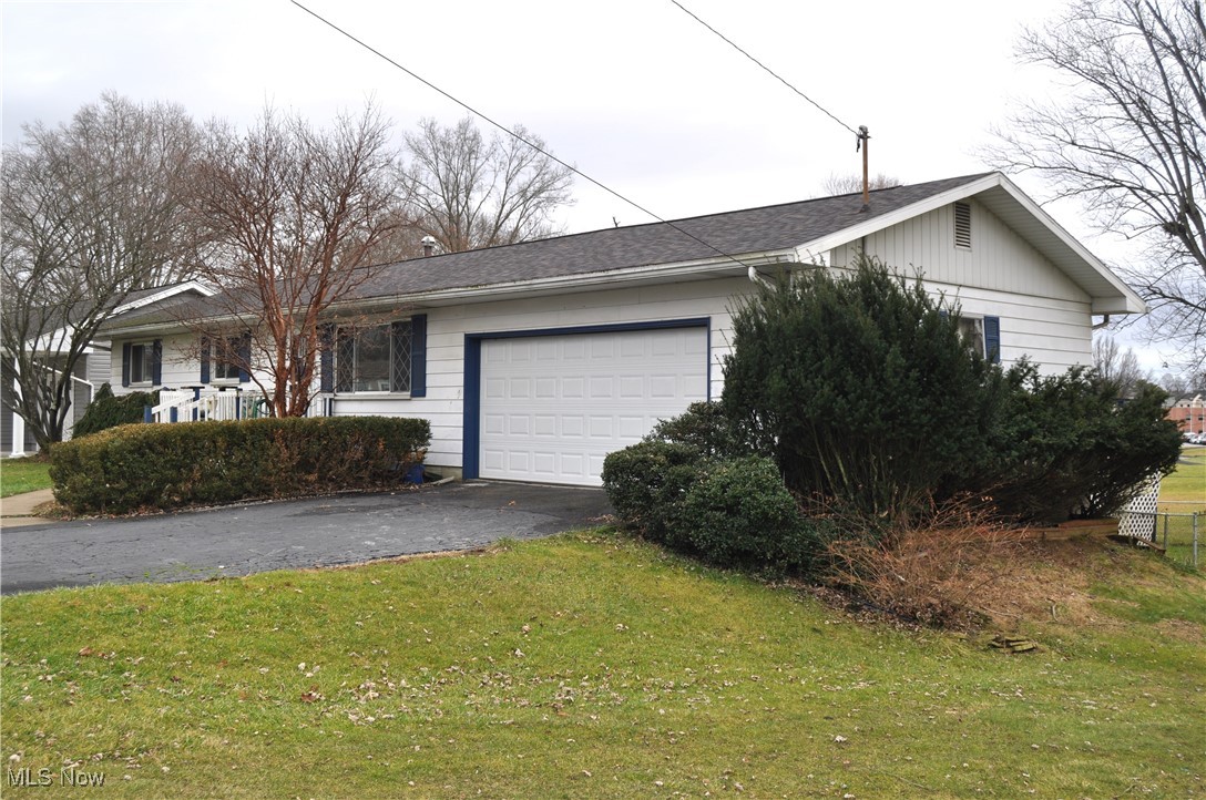 1026 Country Club Drive, Zanesville, Ohio image 2