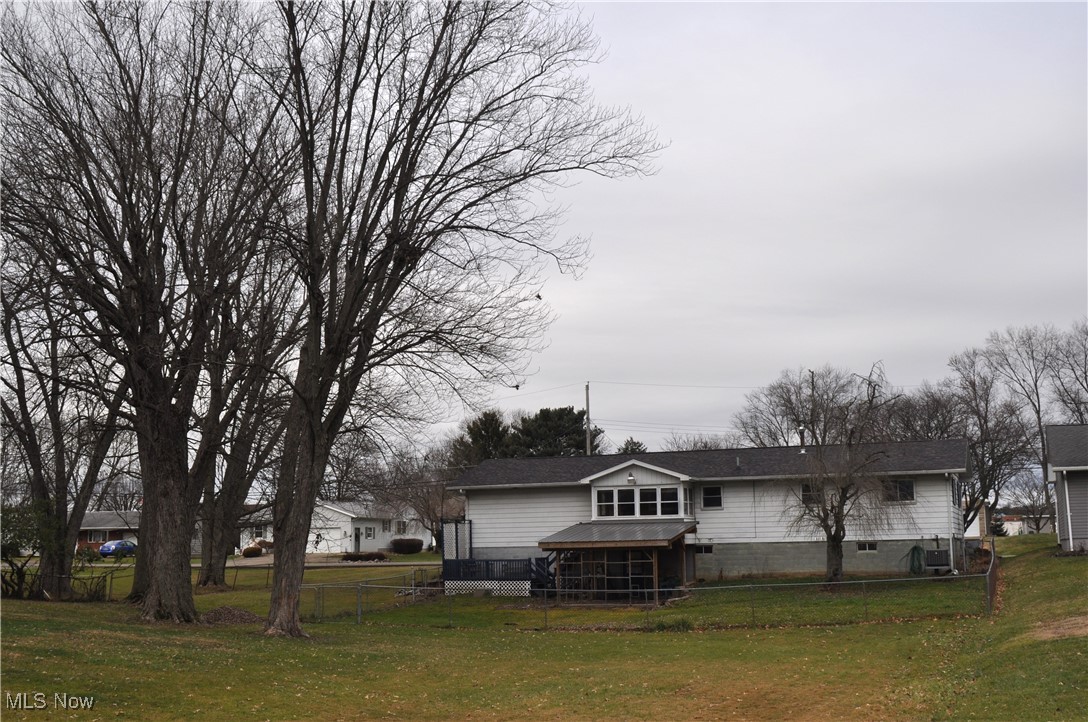 1026 Country Club Drive, Zanesville, Ohio image 3