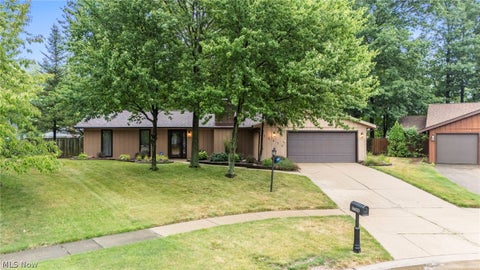 Homes For Sale - 16670 Aspen Circle<br/> Strongsville, OH 44136