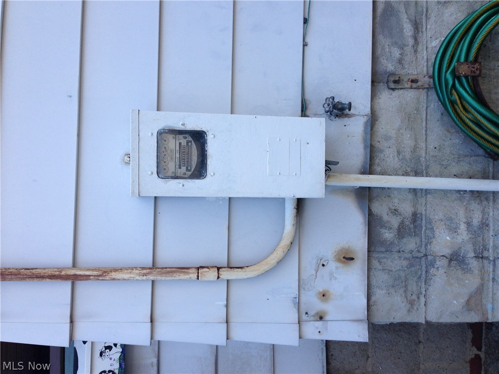 Creed & Morrison 03 - Residential