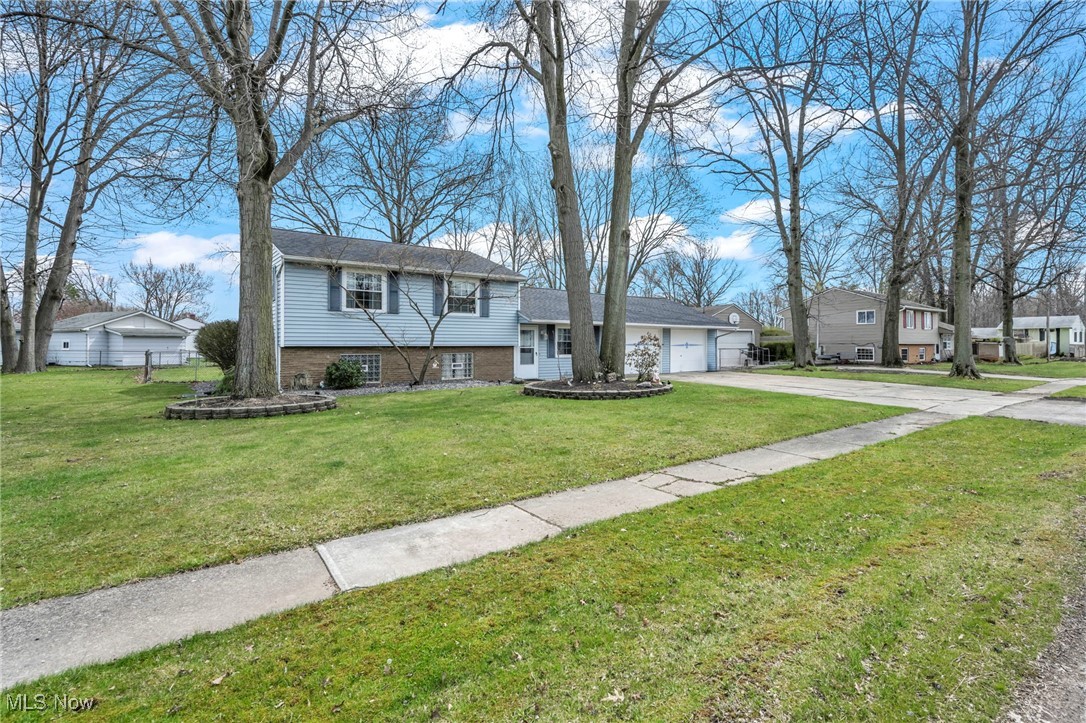 3511 Kneirim Drive, Lorain, Ohio image 2