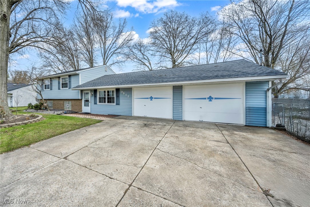 3511 Kneirim Drive, Lorain, Ohio image 5
