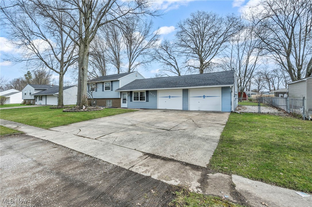 3511 Kneirim Drive, Lorain, Ohio image 4
