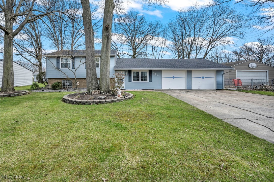 3511 Kneirim Drive, Lorain, Ohio image 3