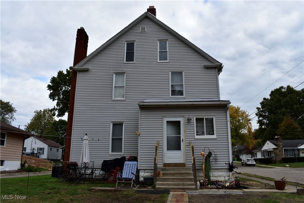 Photo of 714 Orchard Avenue, Barberton, OH 44203 (MLS # 5166115)