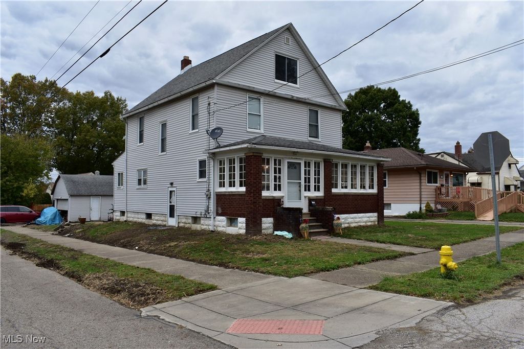 Photo of 714 Orchard Avenue, Barberton, OH 44203 (MLS # 5166115)