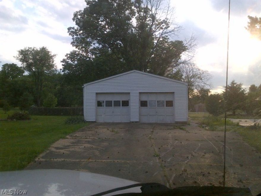 Lot with garage is ready to go. Well and septic in place. Just hook up the electric and enjoy. Close to Pymatuning Lake and Pennsylvania Line. Enjoy the
area seasonal or full time. Set the appointment to view now. Property being sold as is.