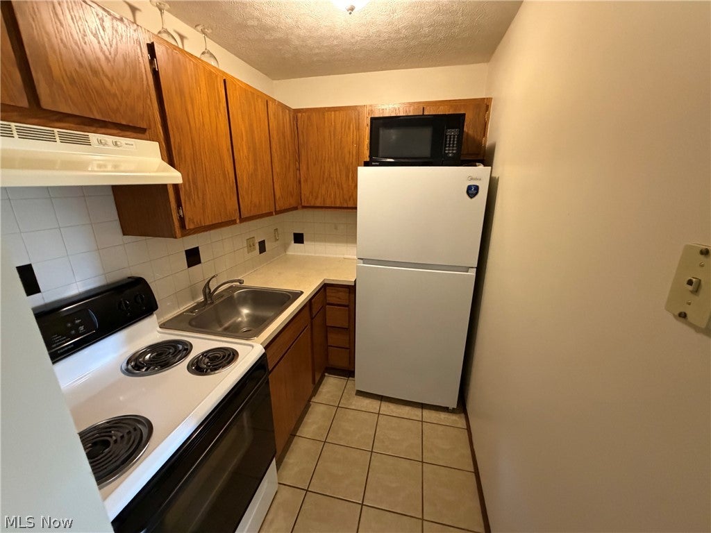 811 E Wilbeth Road 9