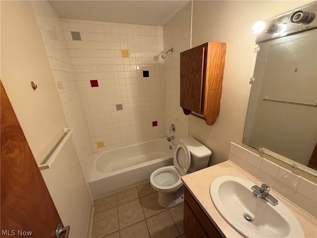 811 E Wilbeth Road 9