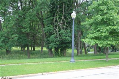 Lighton on Main - Land