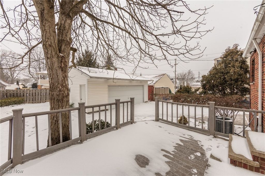 Photo of 6192 Stanbury Road, Parma, OH 44129 (MLS # 5178752)