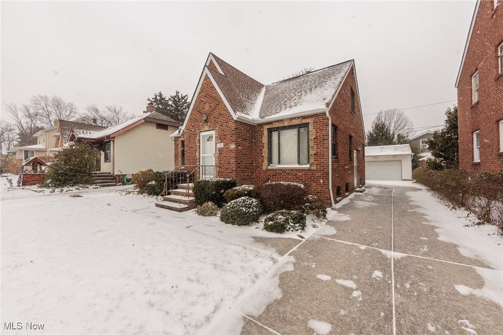 Photo of 6192 Stanbury Road, Parma, OH 44129 (MLS # 5178752)